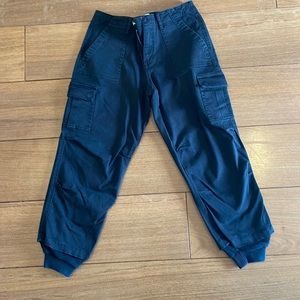 Alice and Olivia Black Capris Pants